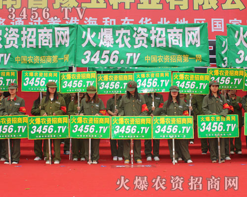 火爆列隊(duì)以強(qiáng)勢(shì)的影響力占領(lǐng)著會(huì)場(chǎng)的焦點(diǎn)